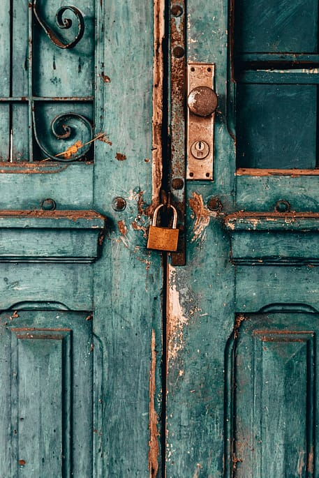 Photo by Maick Maciel blue wooden door with padlock